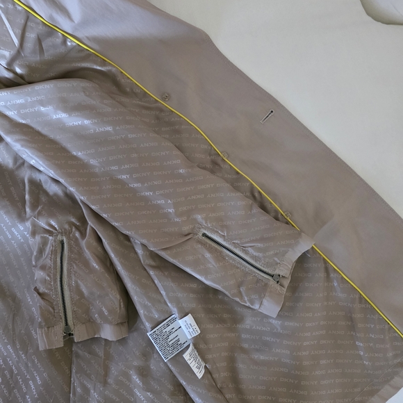DKNY Classic Trench Coat - Picture 13 of 16